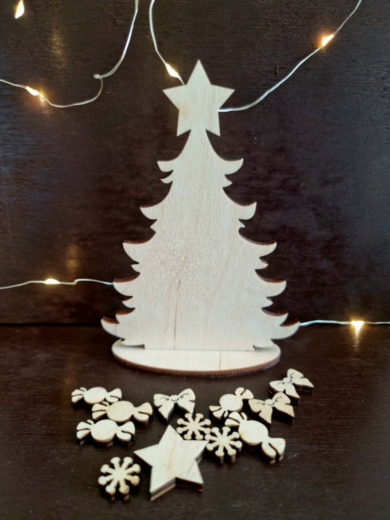 Medinė kalėdinė dekoracija Eglutė