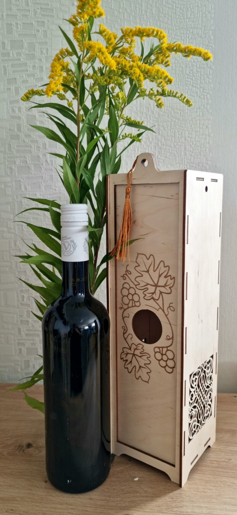 Medinė graviruota dėžė vynui 1